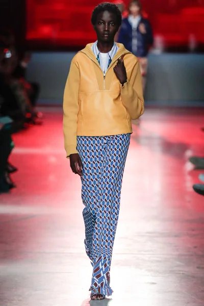 Look 17